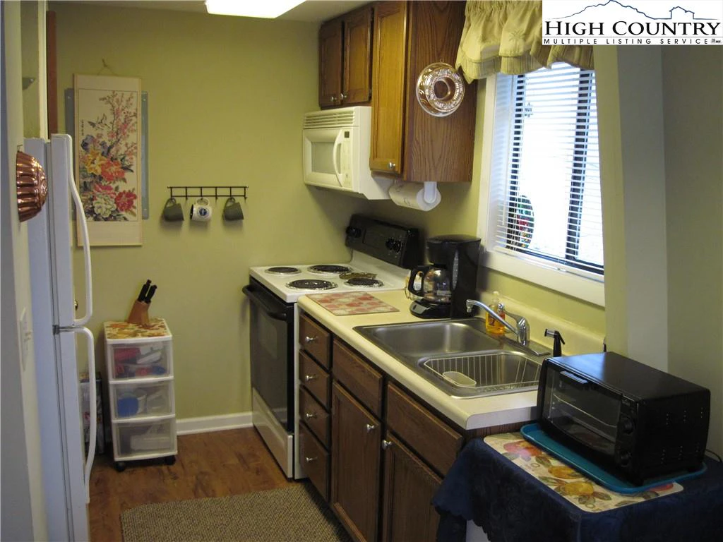 Image number 5 for the current listing