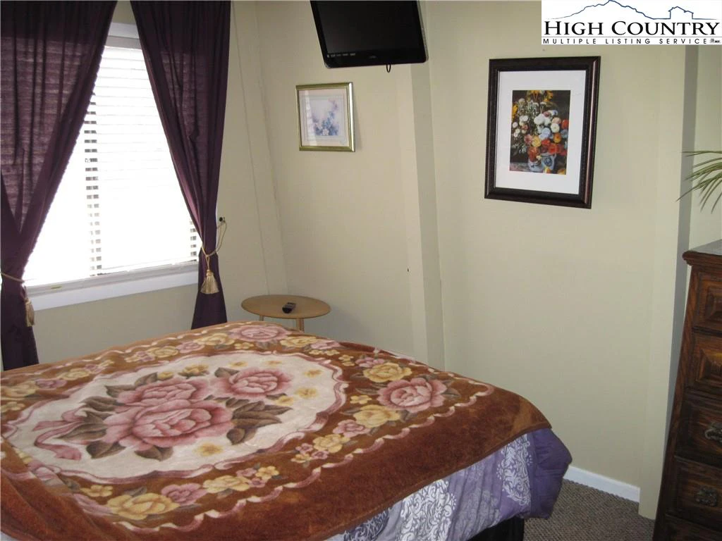 Image number 7 for the current listing