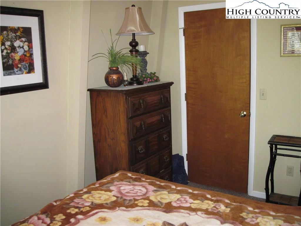 Image number 8 for the current listing
