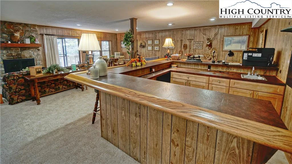 Image number 3 for the current listing