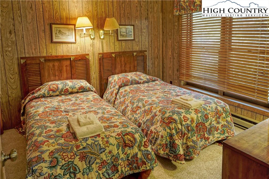Image number 2 for the current listing