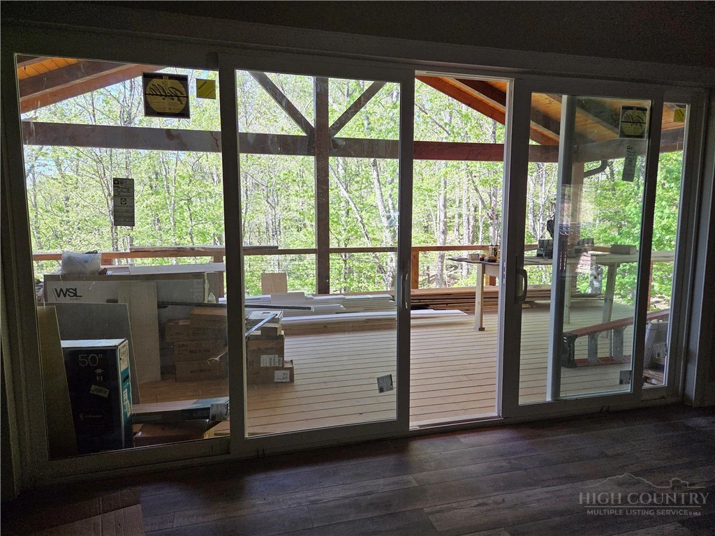 Image number 17 for the current listing