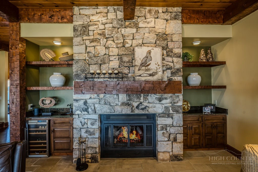 Image number 8 for the current listing