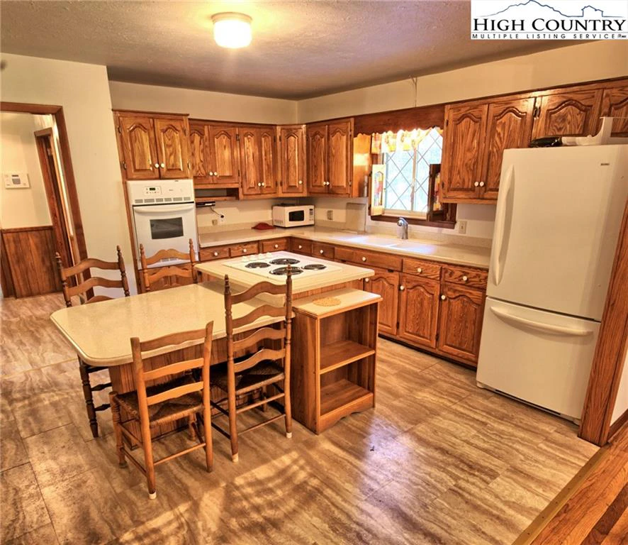 Image number 19 for the current listing