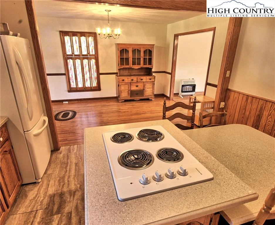Image number 3 for the current listing