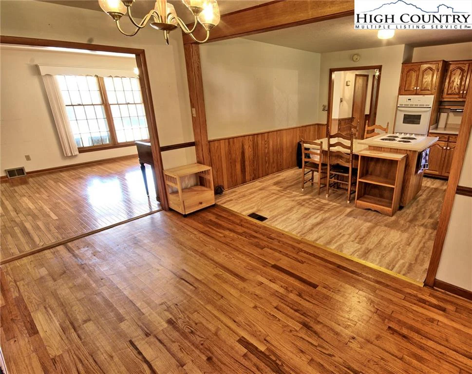 Image number 5 for the current listing