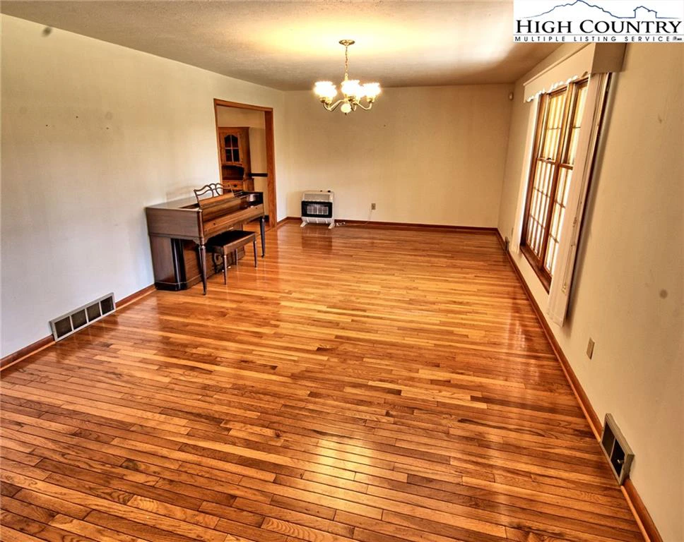 Image number 6 for the current listing