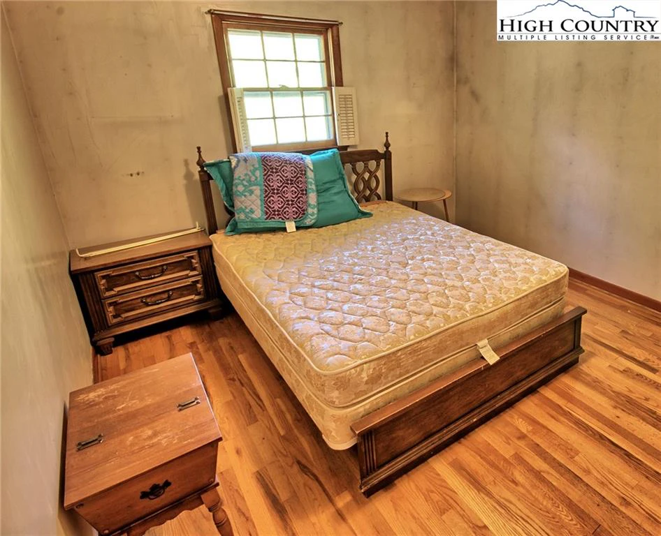 Image number 11 for the current listing