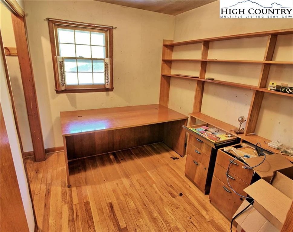 Image number 12 for the current listing