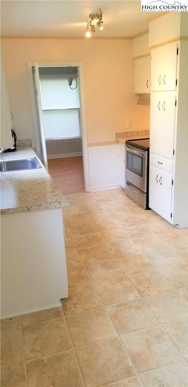 Image number 2 for the current listing
