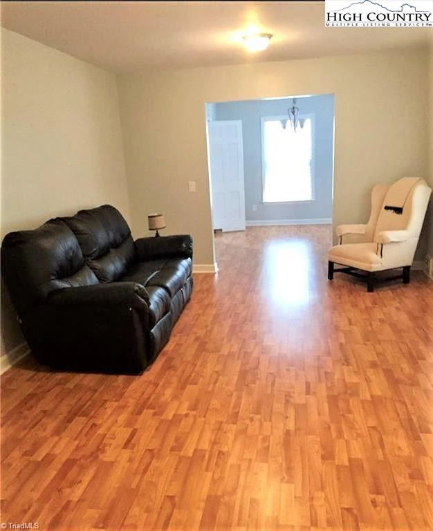 Image number 12 for the current listing