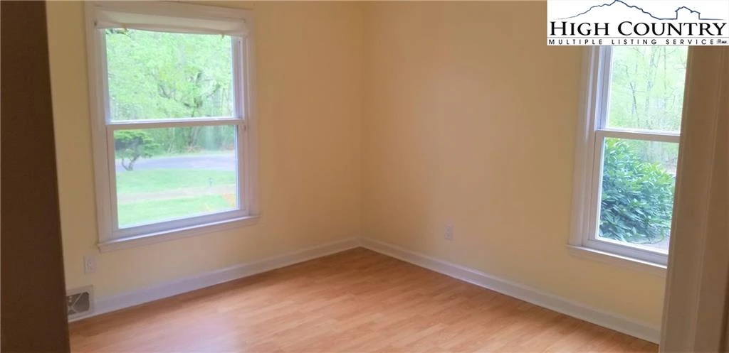 Image number 9 for the current listing