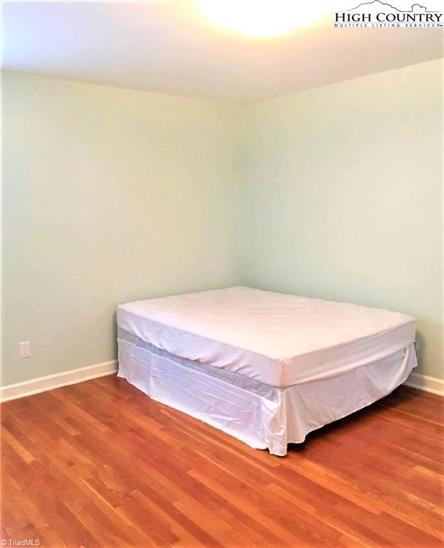 Image number 8 for the current listing