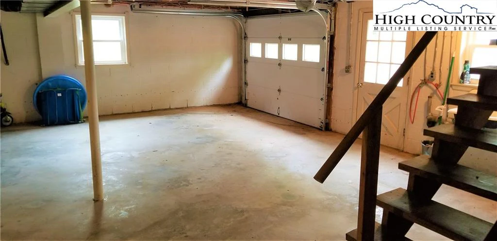 Image number 4 for the current listing