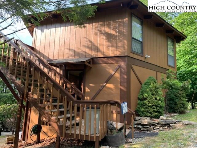 Image number 1 for the current listing
