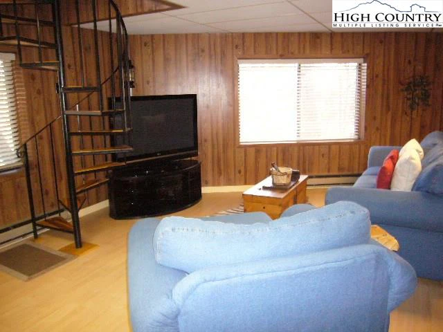 Image number 2 for the current listing