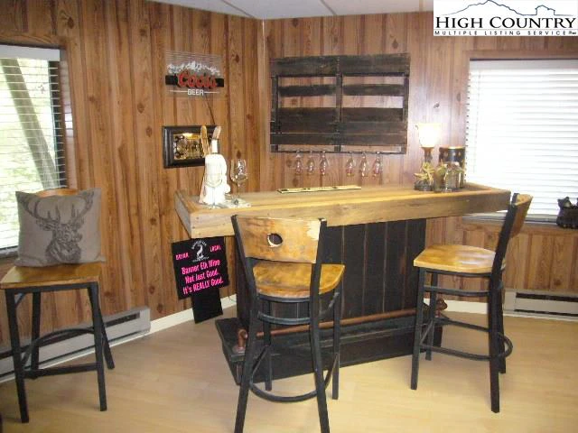 Image number 15 for the current listing
