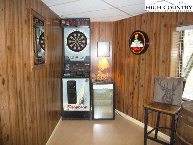 Image number 14 for the current listing