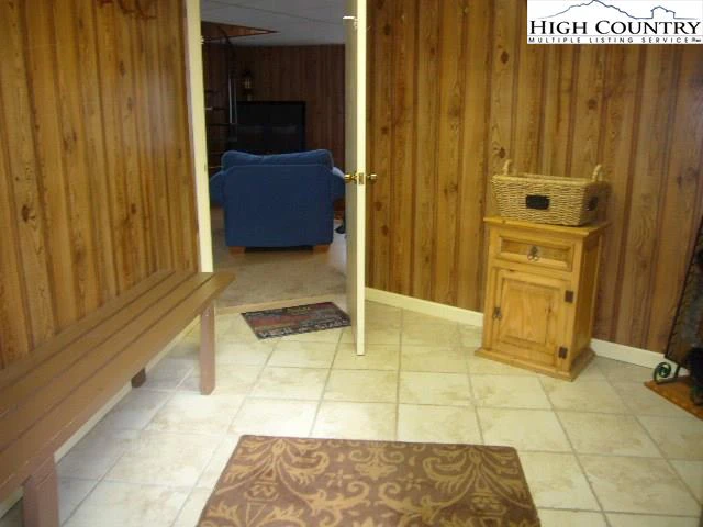 Image number 11 for the current listing