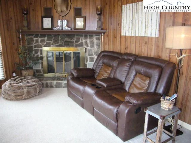 Image number 25 for the current listing