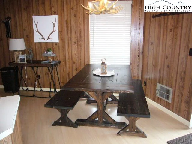 Image number 22 for the current listing