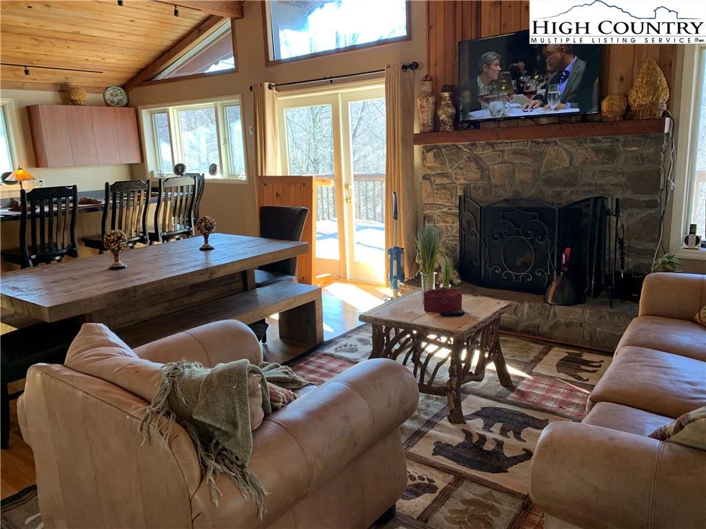 Image number 1 for the current listing