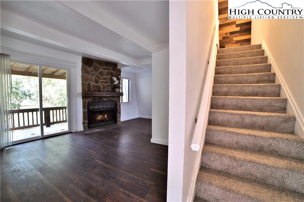 Image number 4 for the current listing