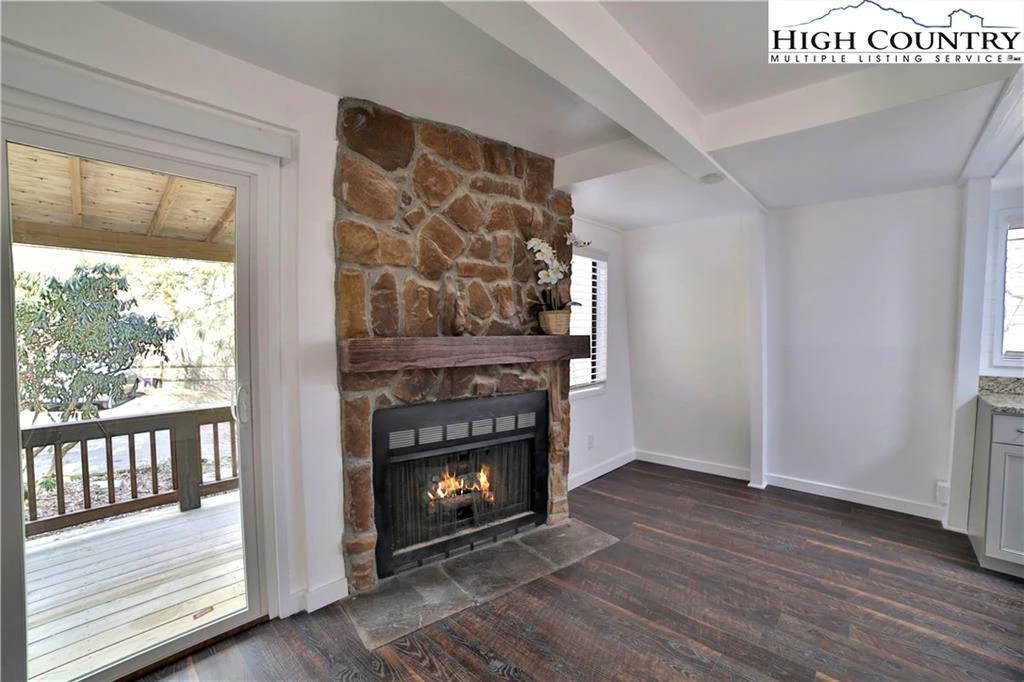 Image number 5 for the current listing