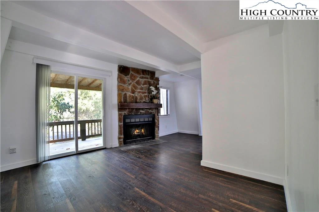 Image number 10 for the current listing