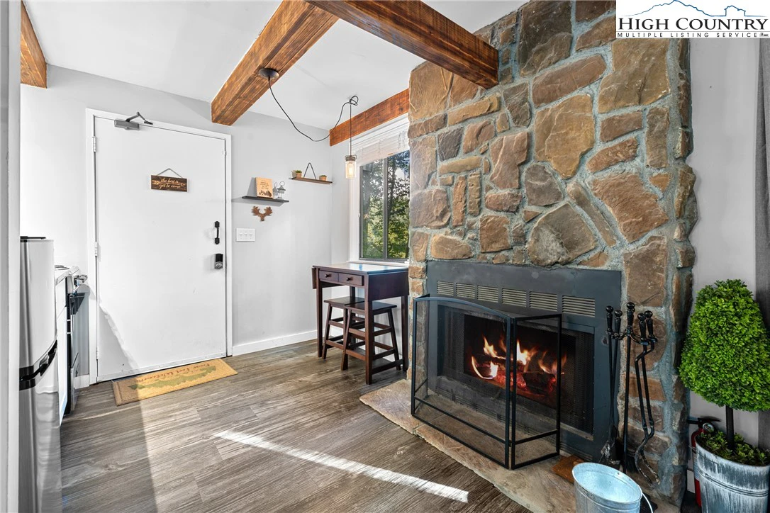 Image number 20 for the current listing