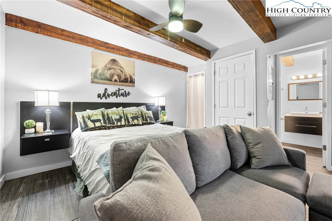 Image number 14 for the current listing