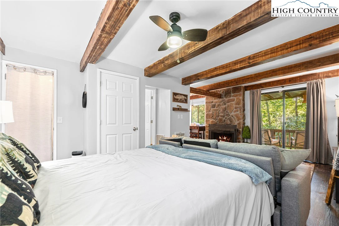 Image number 2 for the current listing