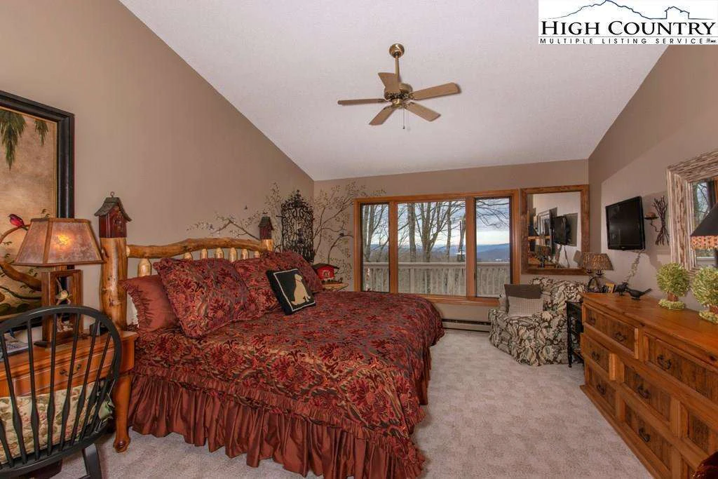 Image number 15 for the current listing