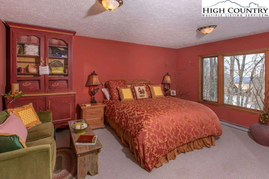Image number 2 for the current listing