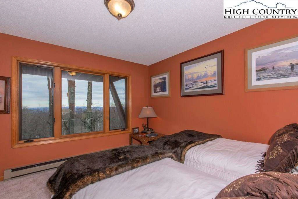 Image number 11 for the current listing