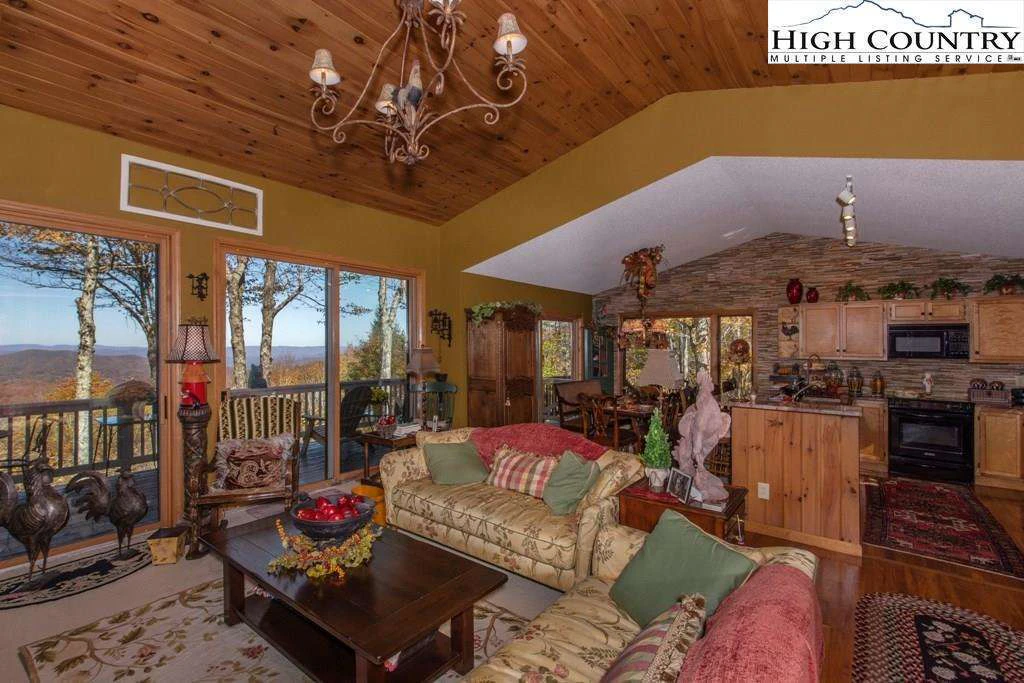 Image number 19 for the current listing