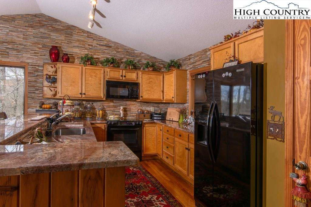 Image number 18 for the current listing