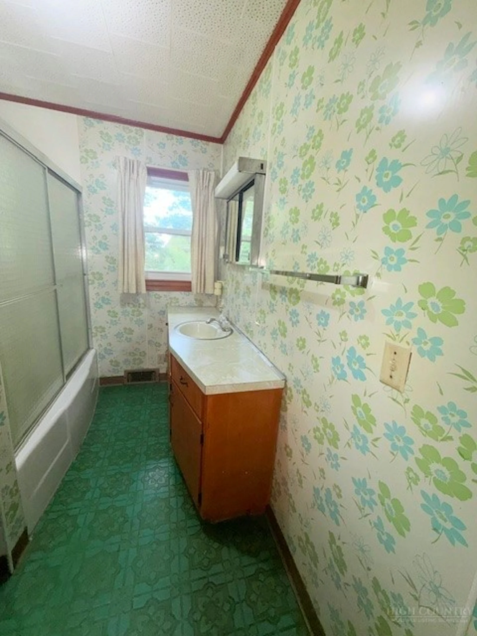 Image number 16 for the current listing
