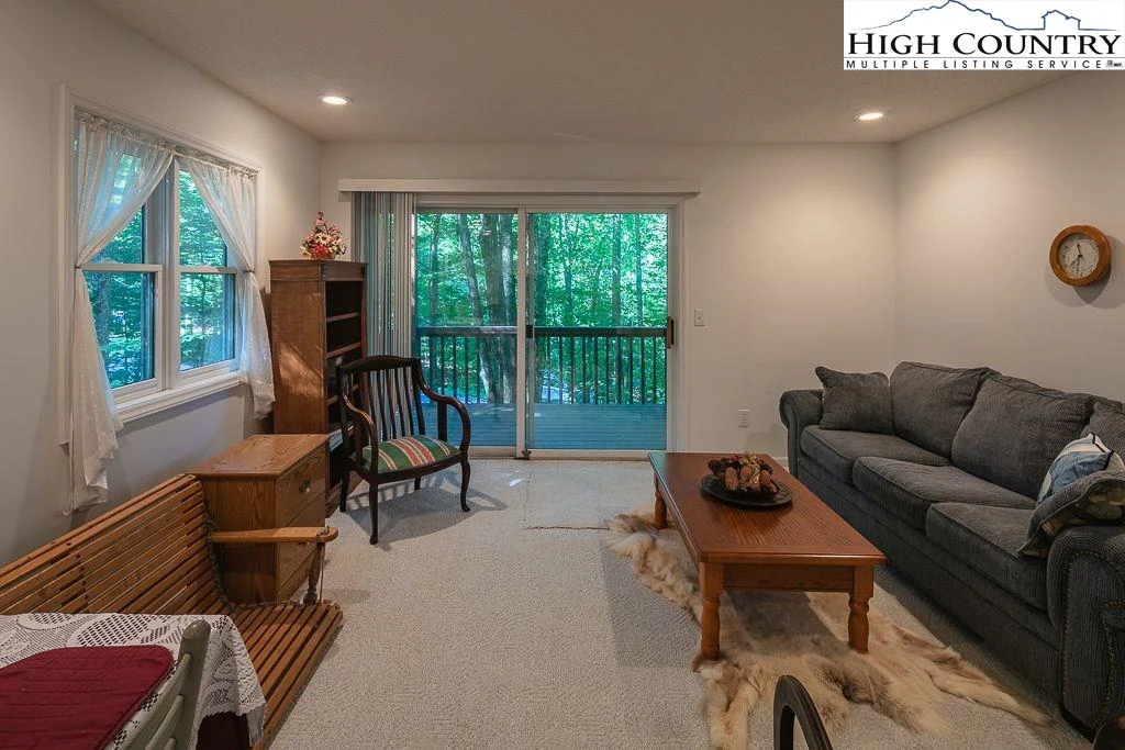 Image number 6 for the current listing