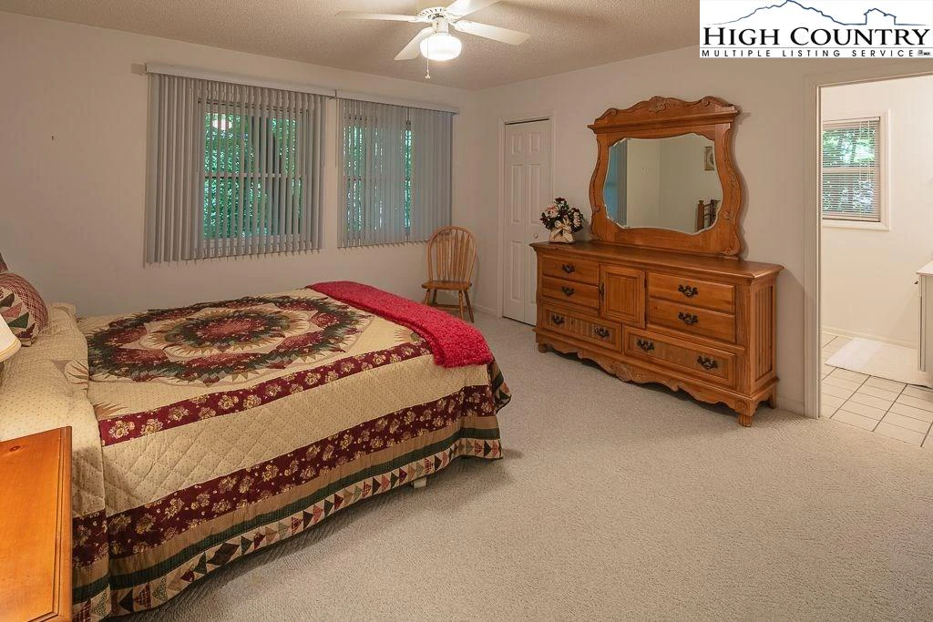 Image number 7 for the current listing