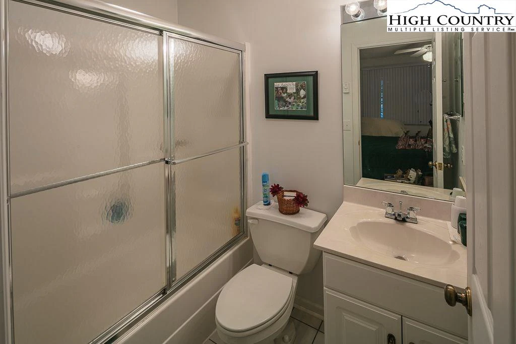 Image number 12 for the current listing