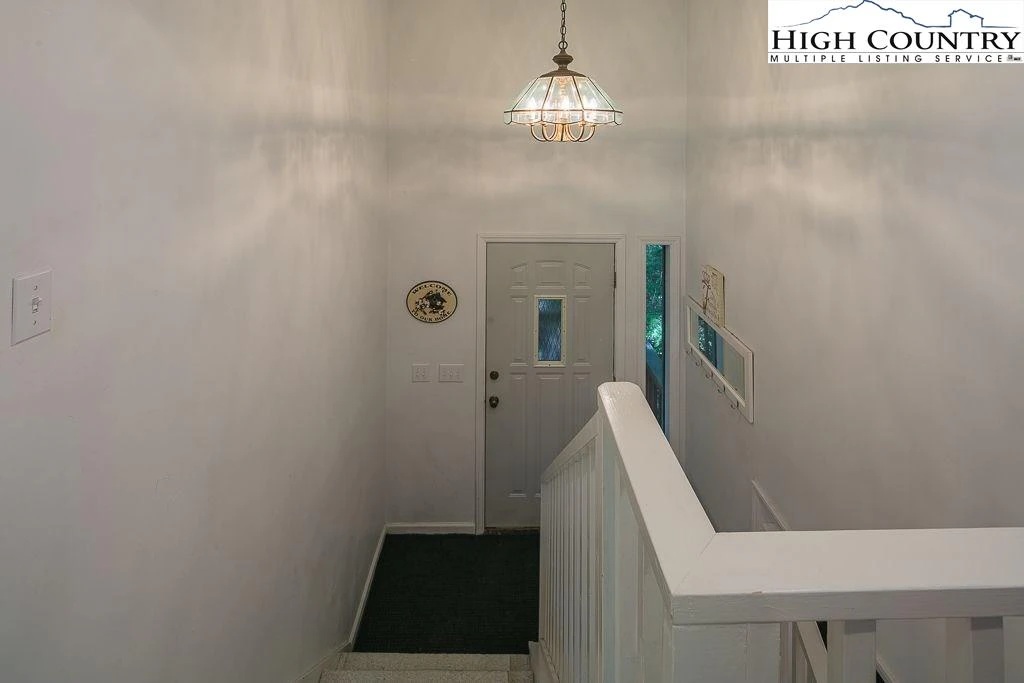 Image number 13 for the current listing