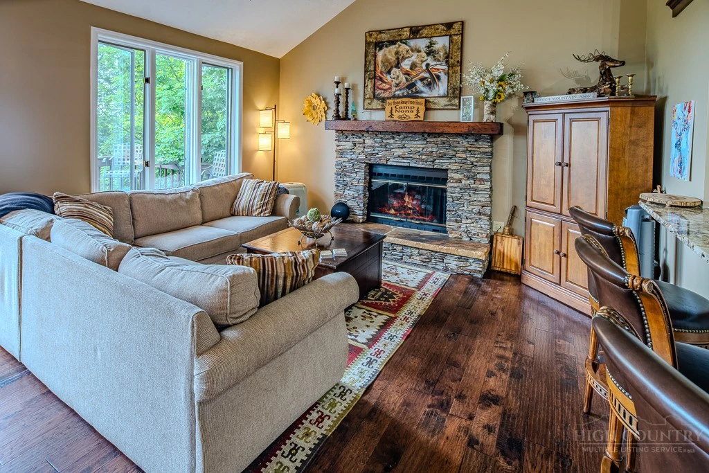 Image number 5 for the current listing