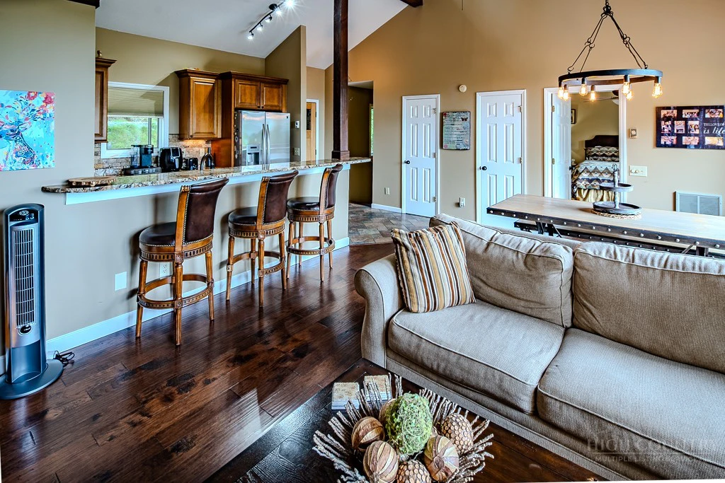 Image number 8 for the current listing