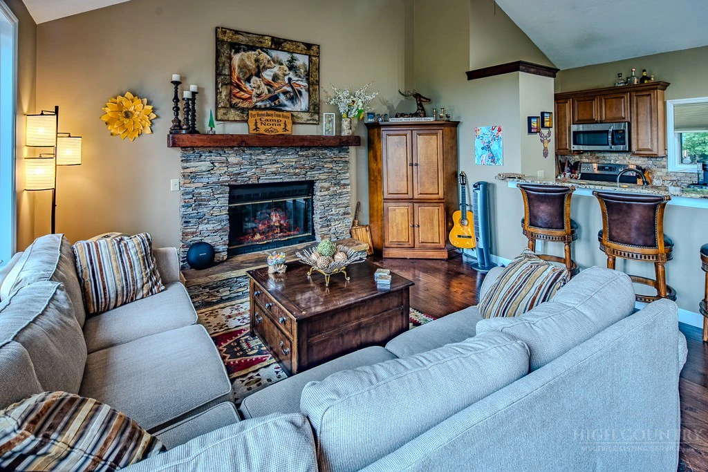 Image number 4 for the current listing