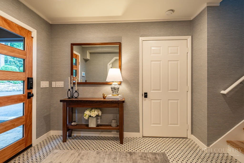 Image number 6 for the current listing