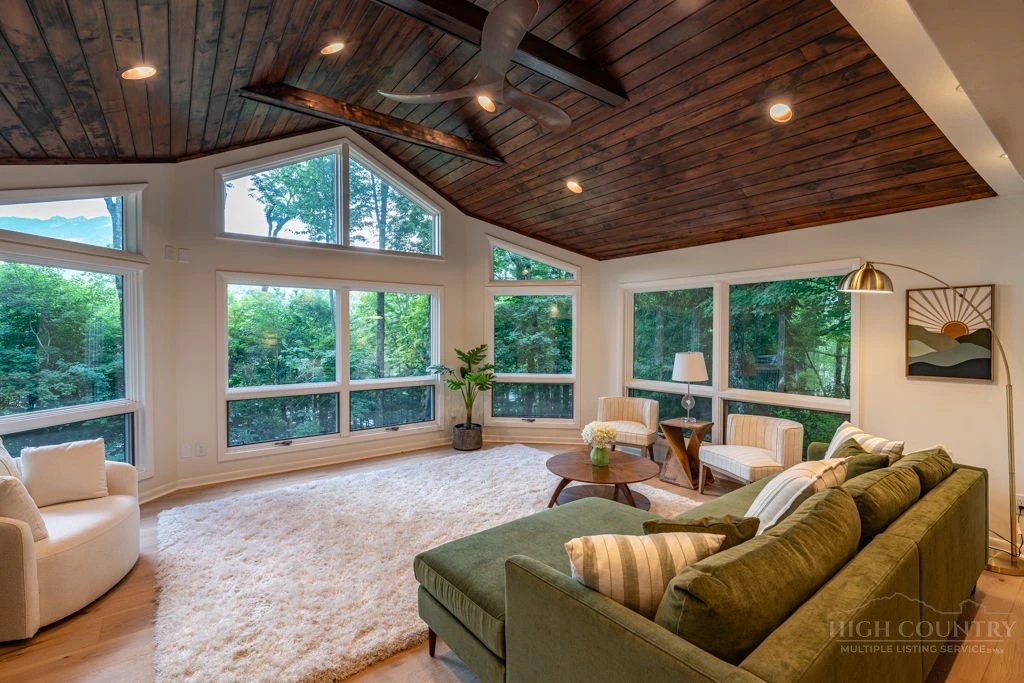 Image number 9 for the current listing