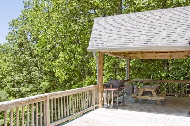Image number 14 for the current listing