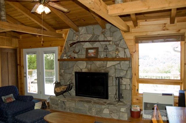 Image number 4 for the current listing