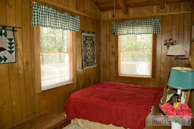 Image number 19 for the current listing
